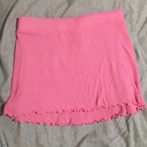 Selling this adorable pink mini skirt, perfect for summer!